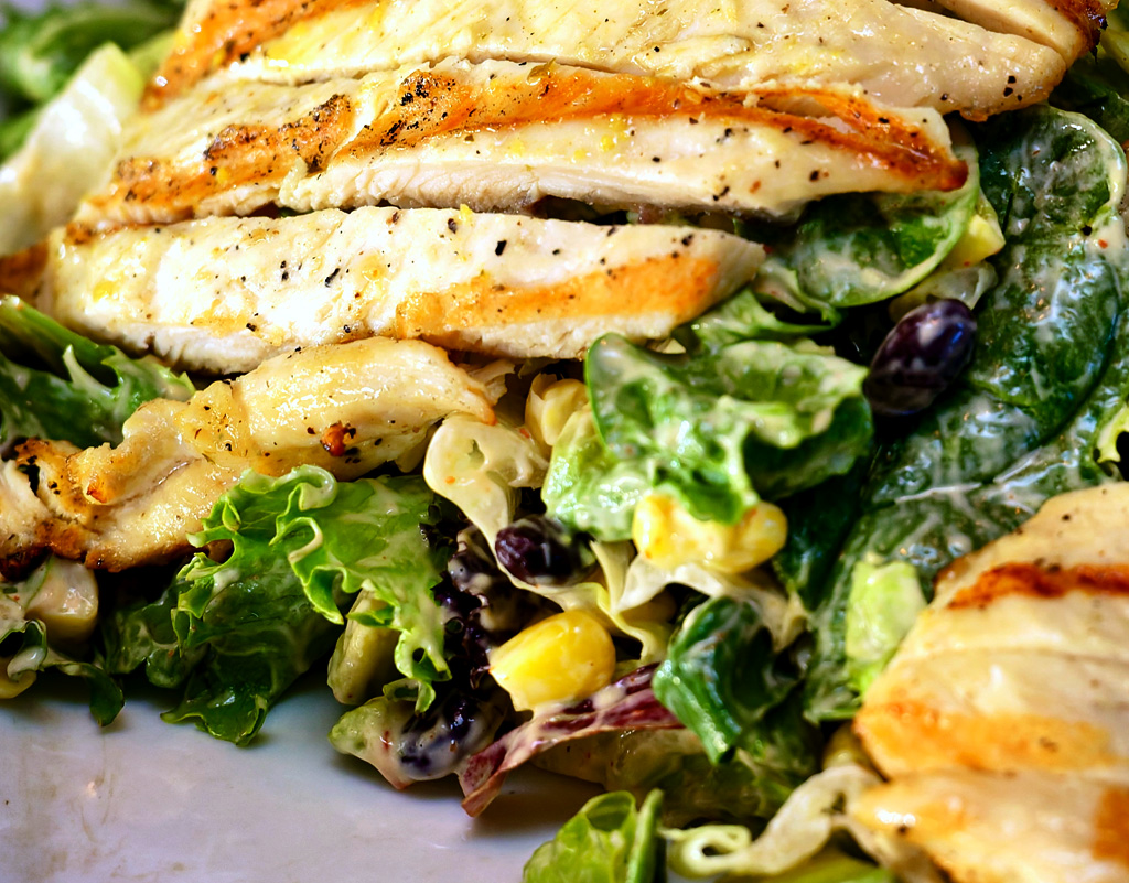Wolfs Lair grilled chicken image